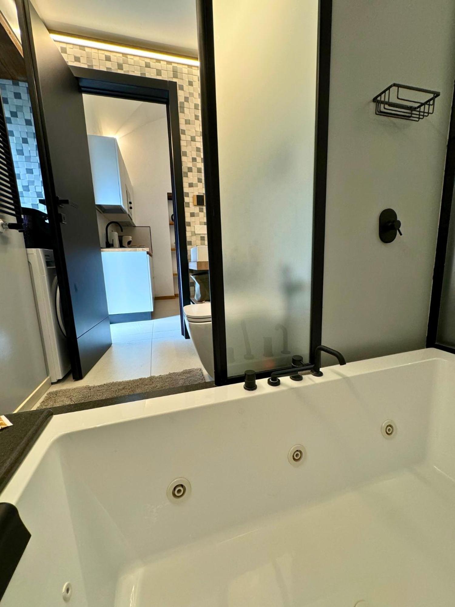 Dislocati Bnb - Jacuzzi Privata - Cucina - Tv60" - Minimal Luxury Марильяно Экстерьер фото