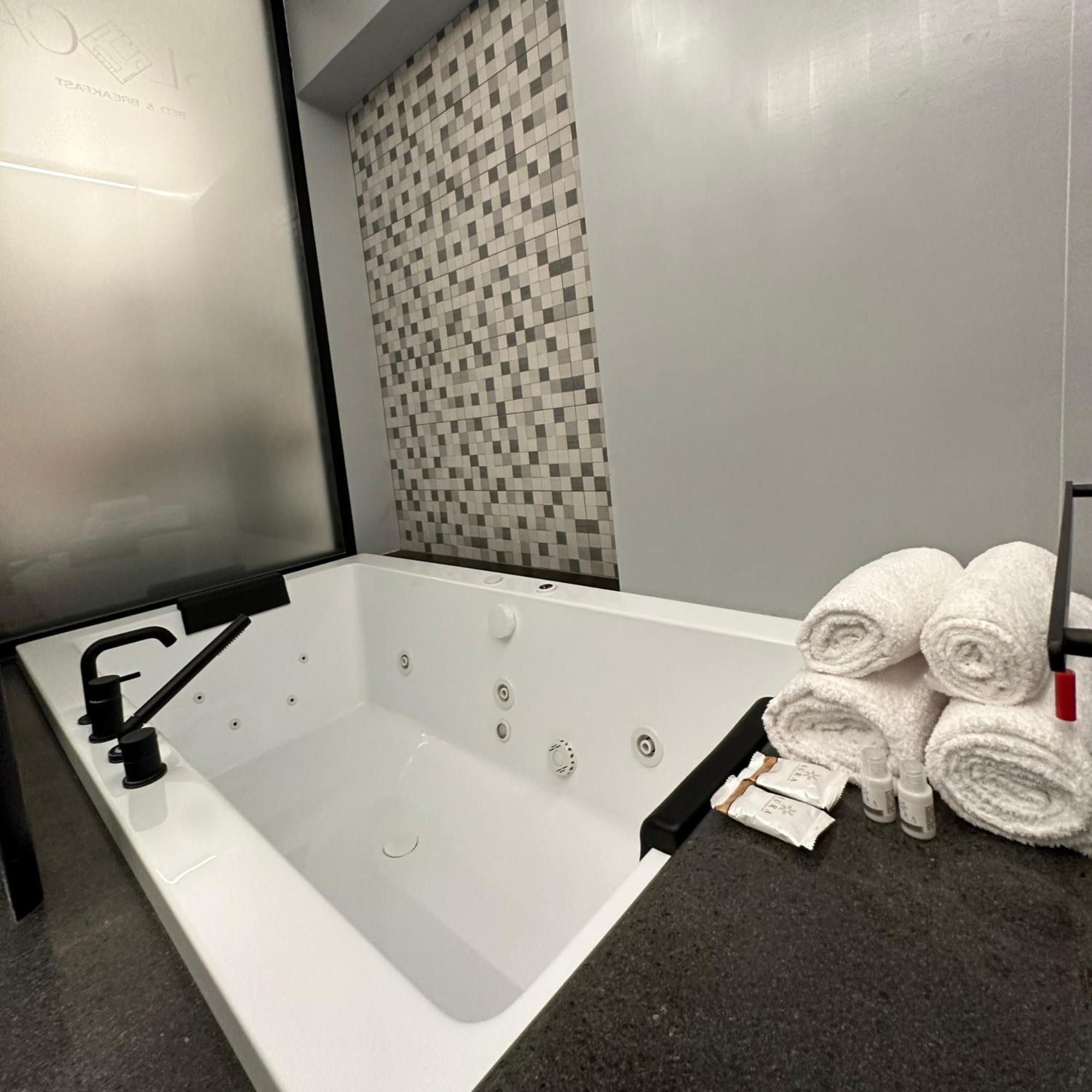 Dislocati Bnb - Jacuzzi Privata - Cucina - Tv60" - Minimal Luxury Марильяно Экстерьер фото